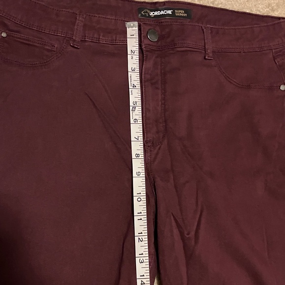 Newly added💕 Jordache Women's Skinny Pants in Deep Burgundy - Picture 5 of 9